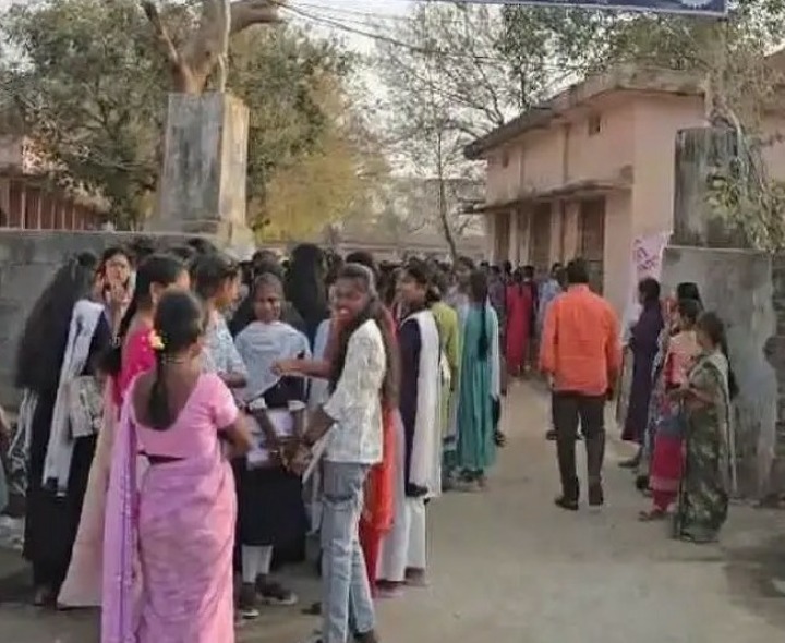 ’82 మంది విద్యార్థులు గైరాజరు’