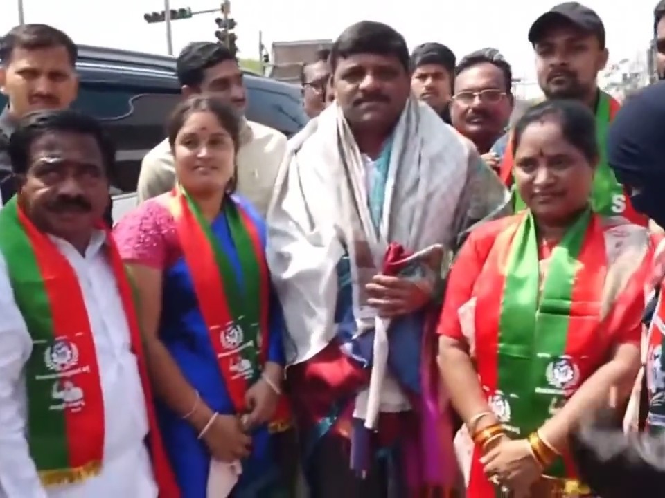 కాజీపేటకు చేరుకున్న ఎమ్మెల్సీ తీన్మార్ మల్లన్న..