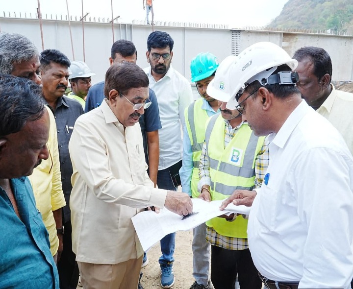 వేగంగా కొనసాగుతున్న స్టీల్ బ్రిడ్జ్