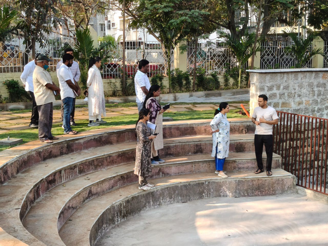 అభివృద్ధి పనుల పురోగతిని సమీక్షించిన కమిషనర్