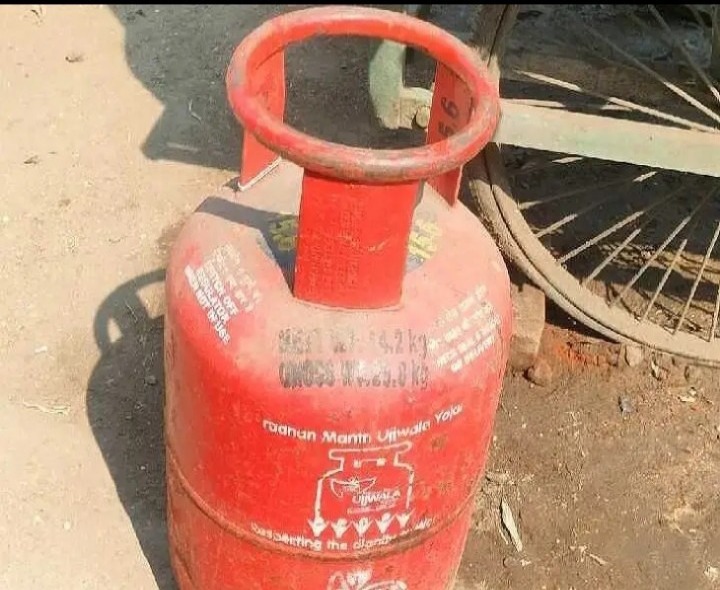 ‘ఆకివీడులో వంట గ్యాస్ కొరత లేదు’