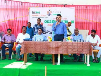 చెస్ ద్వారా చదువుపై ఏకాగ్రత పెరుగుతుంది: కలెక్టర్