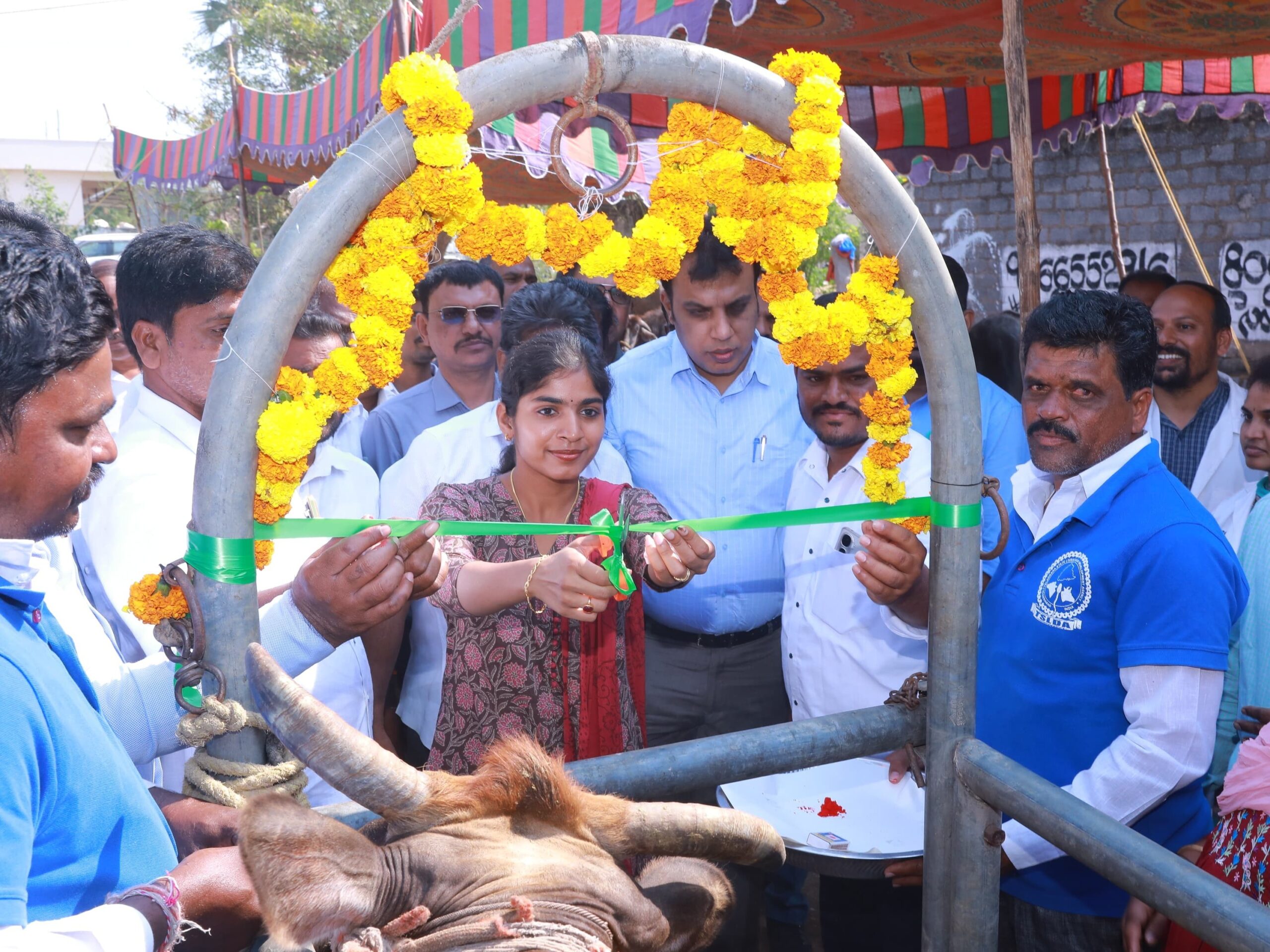 టీకాల పంపిణీ కార్యక్రమాన్ని ప్రారంభించిన ఎమ్మెల్యే , కలెక్టర్