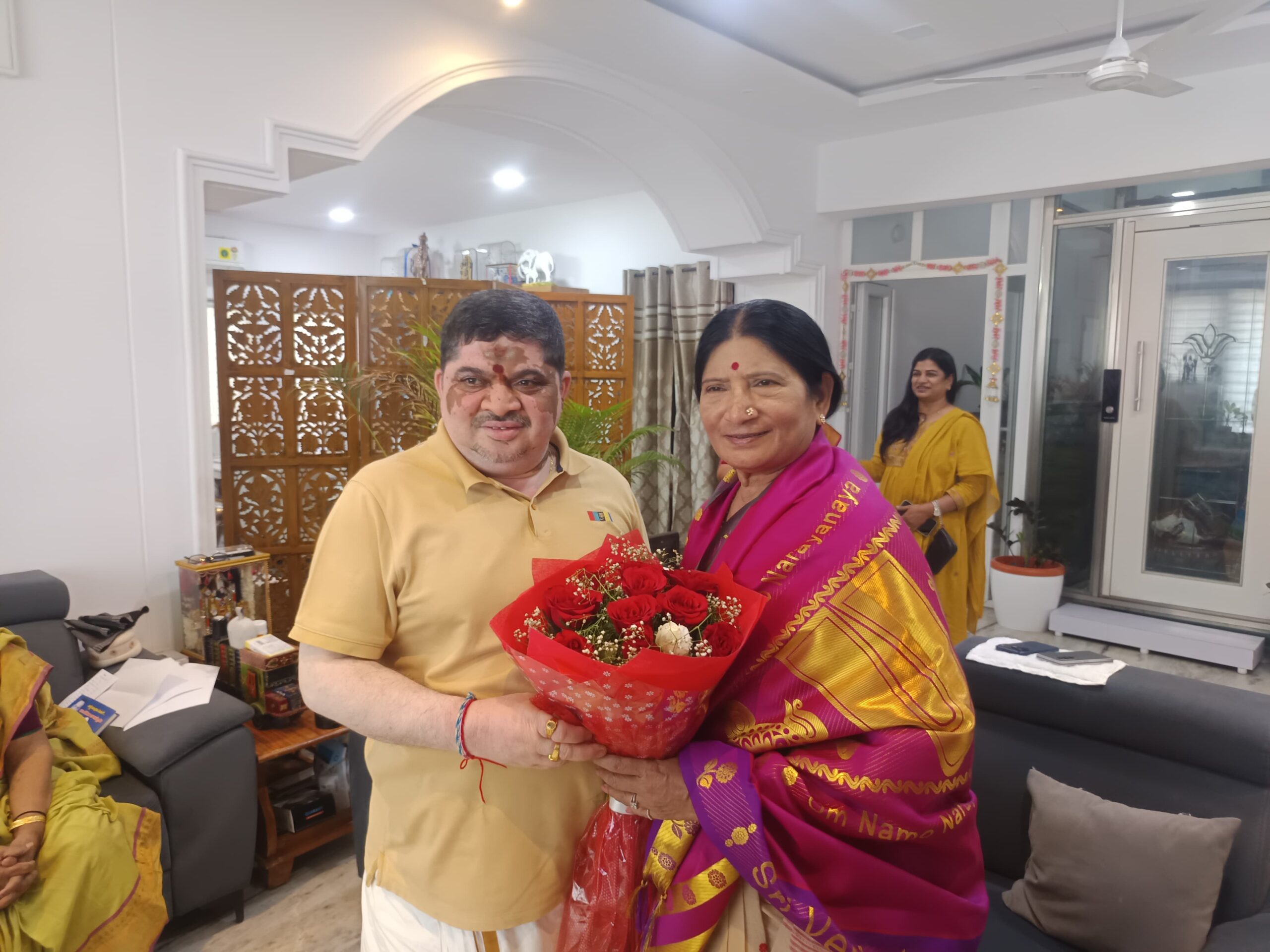 మంత్రి పొన్నం ప్రభాకర్‌తో ఎర్రబెల్లి స్వర్ణ భేటీ