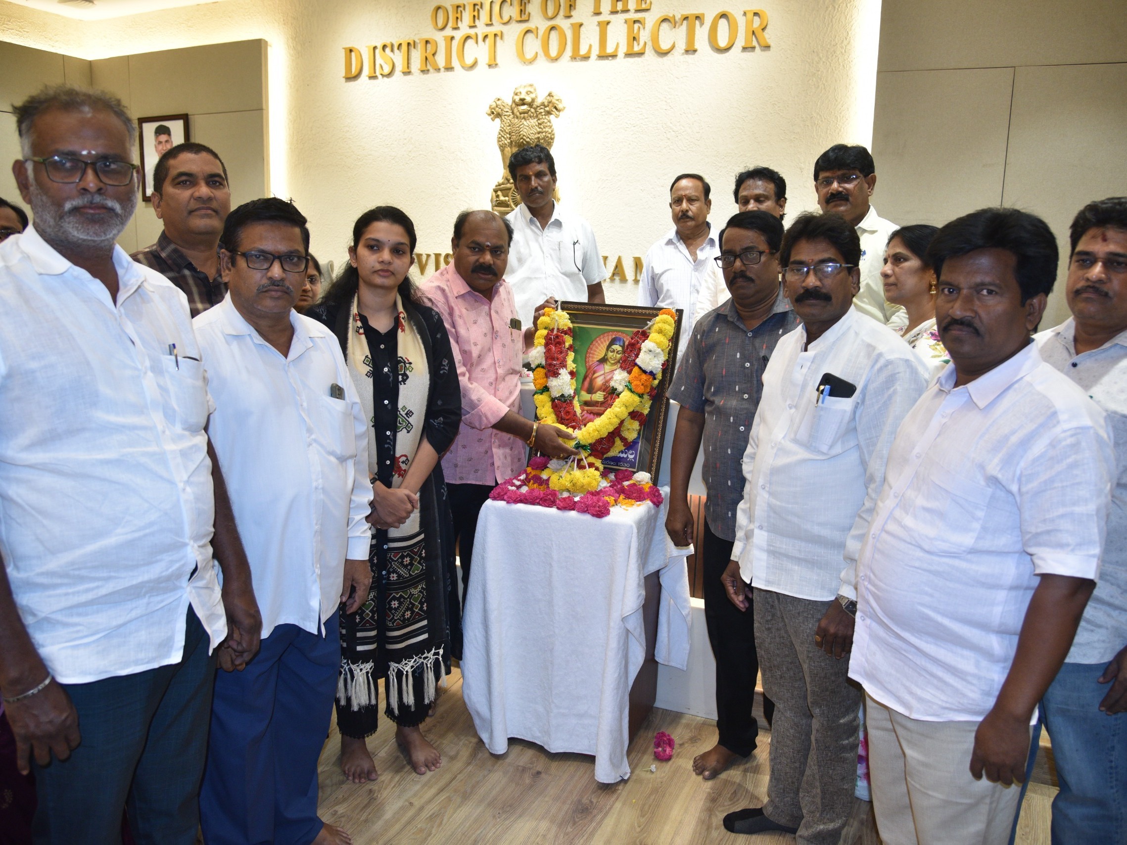 కవయిత్రి మొల్లకు నివాళులు