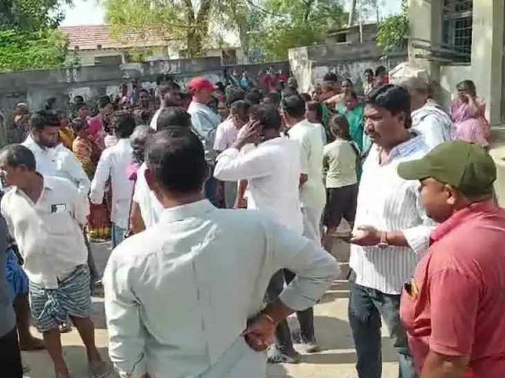 ముప్పు గ్రామంగా  ప్రకటించాలని గ్రామస్థుల నిరసన