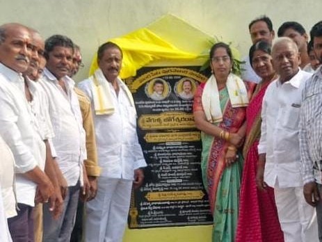 బీసీ కమ్యూనిటీ హాల్  శంఖుస్ధాపన చేసిన ఎమ్మెల్యే