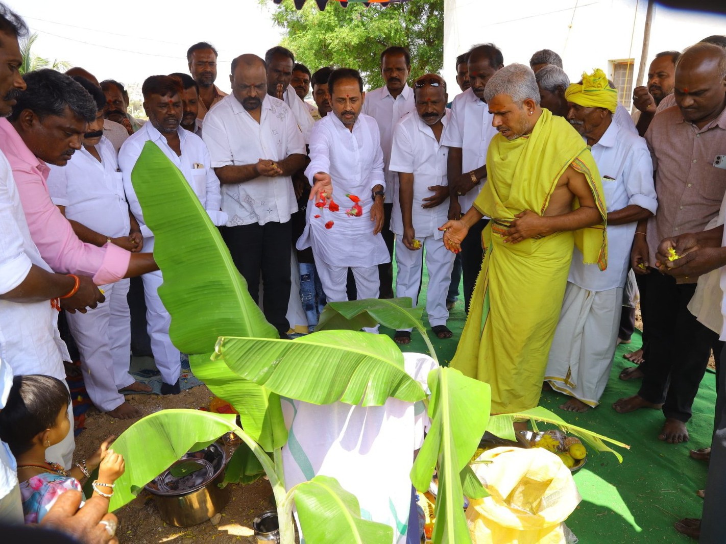 వరసిద్ధి వినాయక ఆలయ నిర్మాణానికి ఎమ్మెల్యే భూమి పూజ