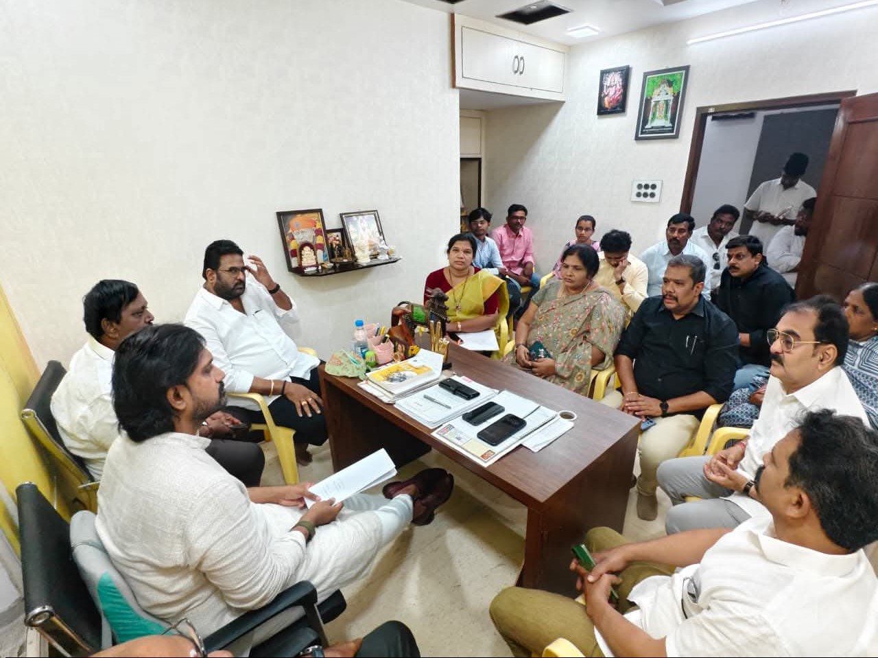 ‘గ్యాస్ బుకింగ్‌కు ప్రత్యామ్నాయ నెంబర్లు తీసుకొస్తాం’