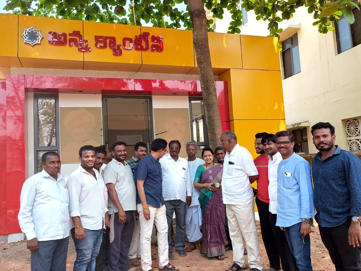 అన్న క్యాంటీన్ నిర్మాణ పనులు పరిశీలన