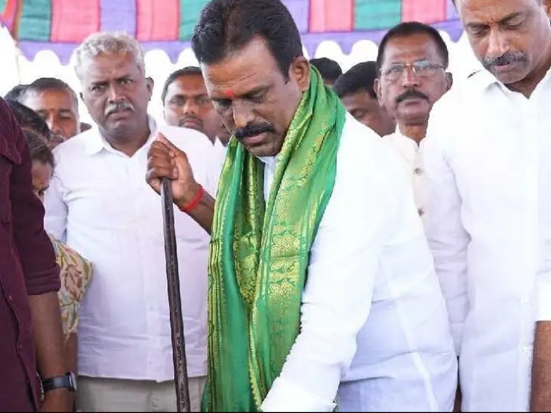 ధాన్యాల నిల్వ కేంద్రానికి భూమిపూజ