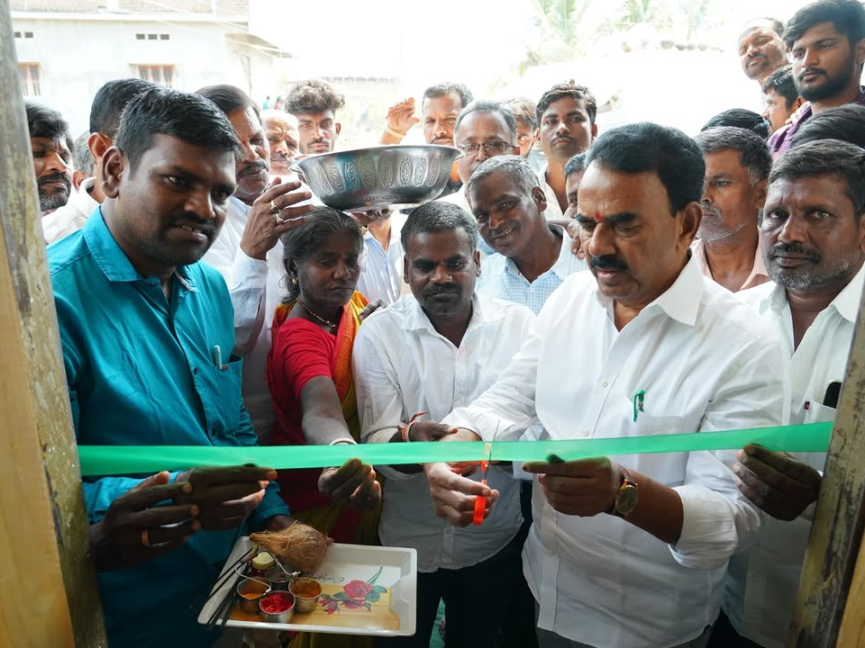 ఇందిరమ్మ ఇల్లును ప్రారంభించిన మంత్రి