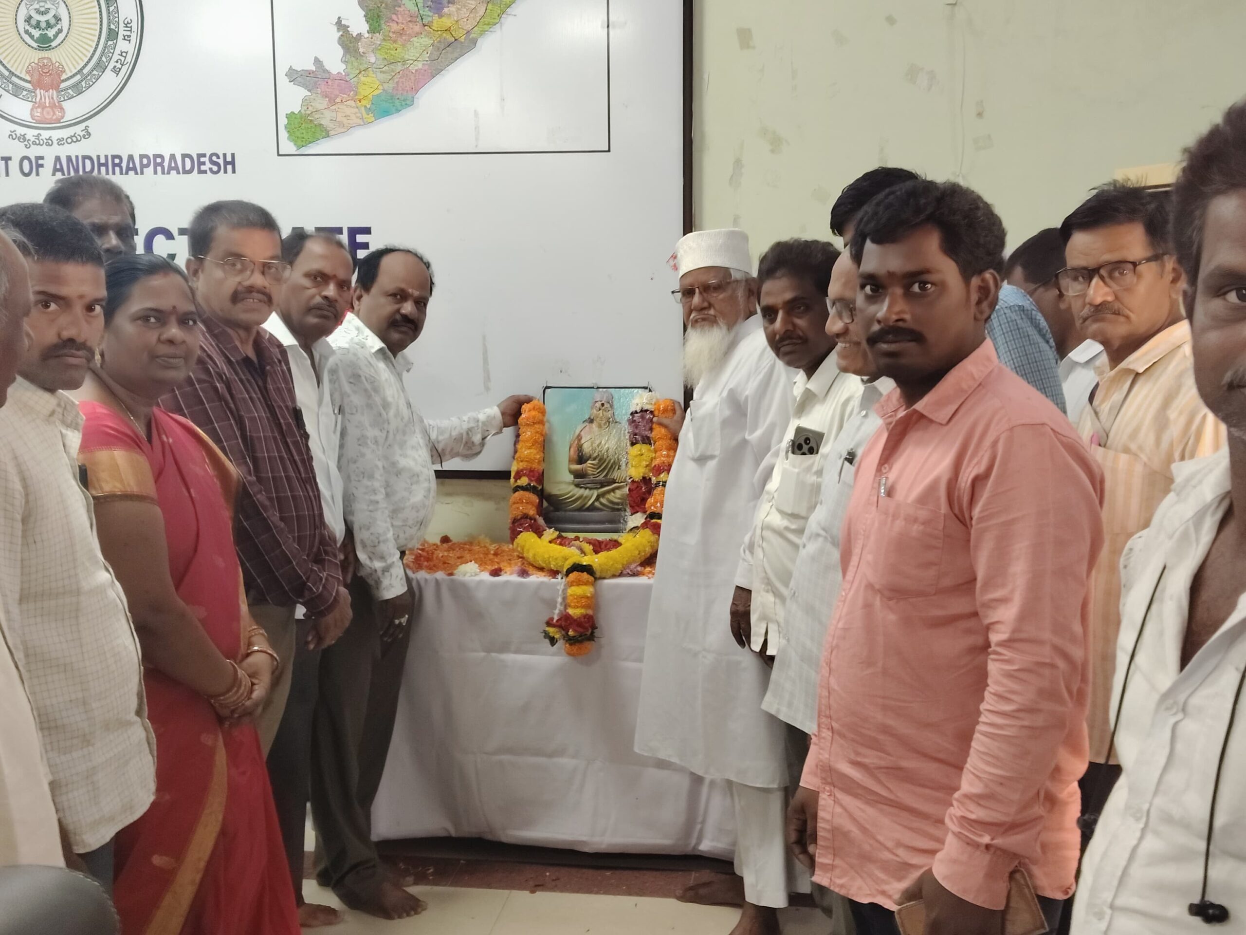 కలెక్టర్ కార్యాలయంలో మొల్ల జయంతి వేడుకలు