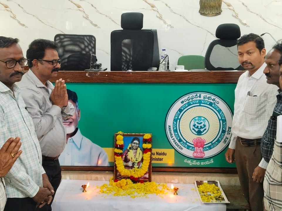 కలెక్టరేట్‌లో కవయిత్రి మొల్ల జయంతి