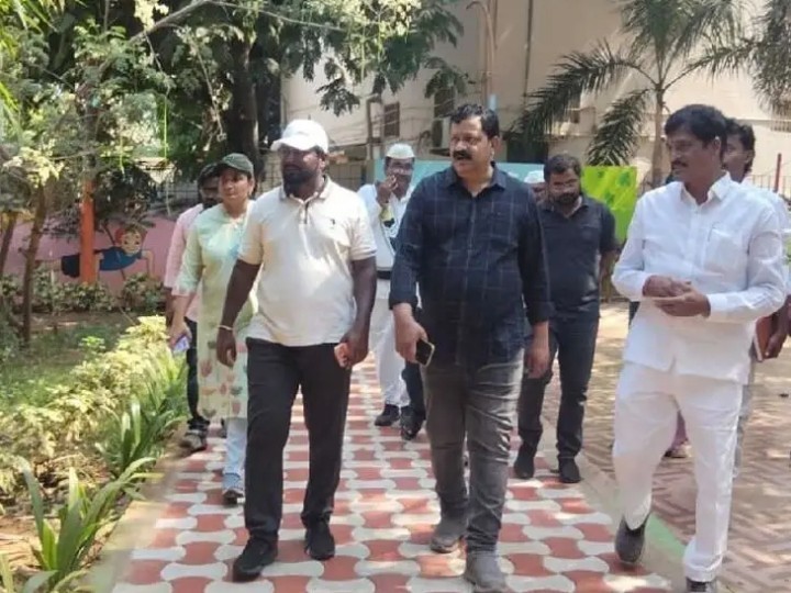 పారిశుద్ధ్య పనుల నిర్వహణ తీరును పరిశీలించిన RD