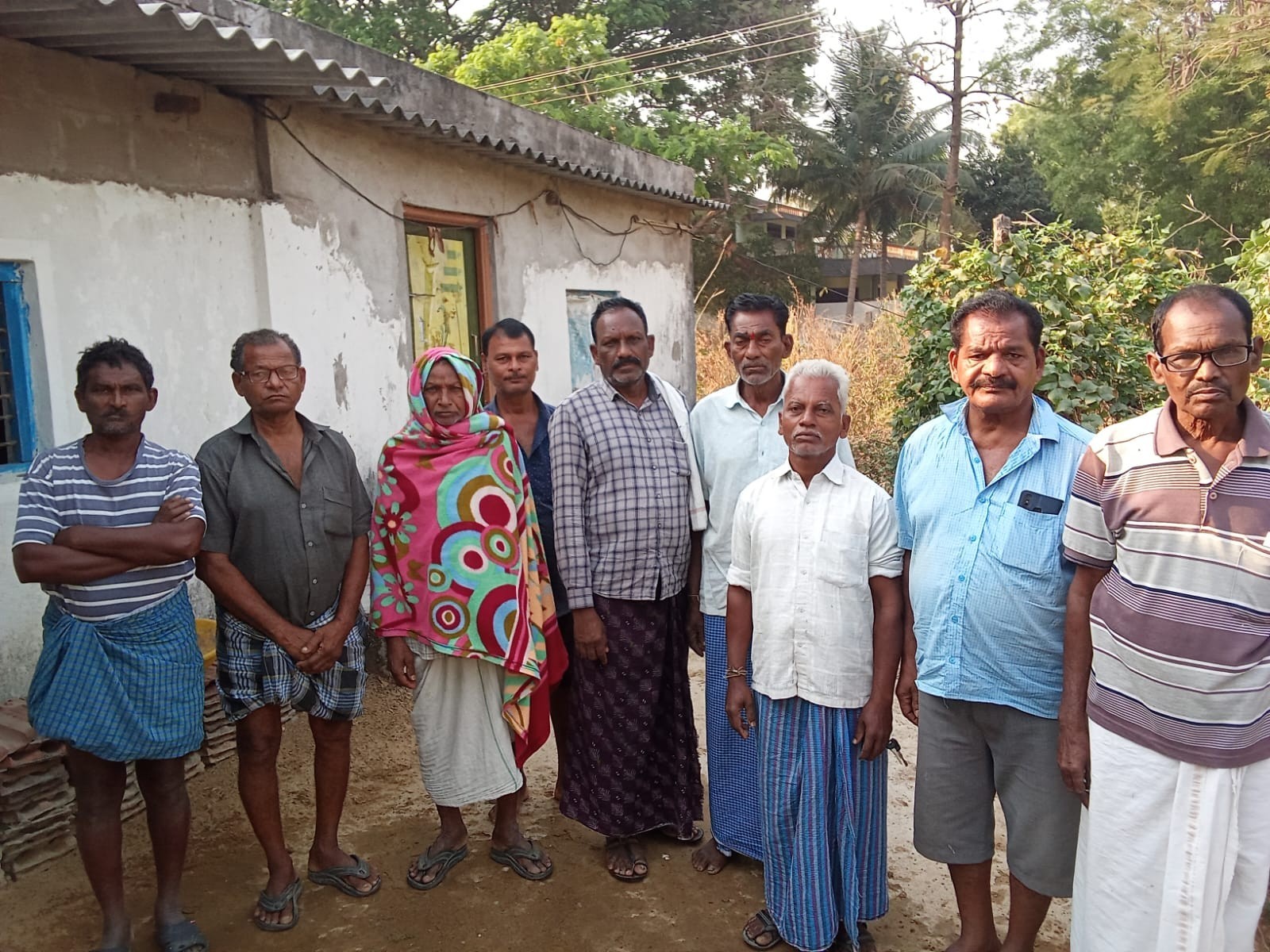 ‘భూముల కొలతలను వెంటనే నిలిపివేయాలి’