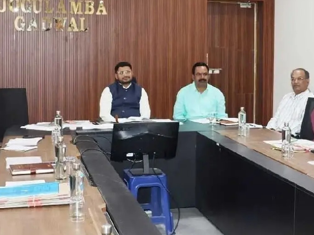 గ్యాస్ సిలిండర్ల కొరత లేదు: కలెక్టర్