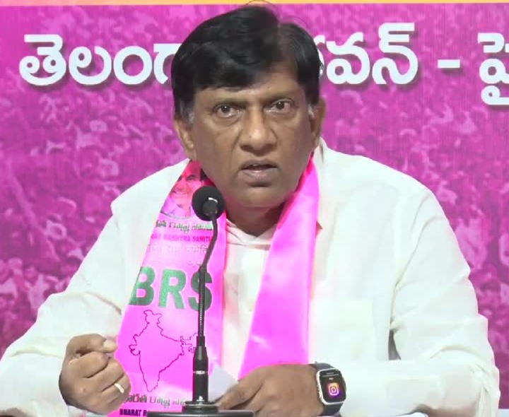 రాజ్యాంగాన్ని రేవంత్ అపహాస్యం చేశారు: మాజీ ఎంపీ