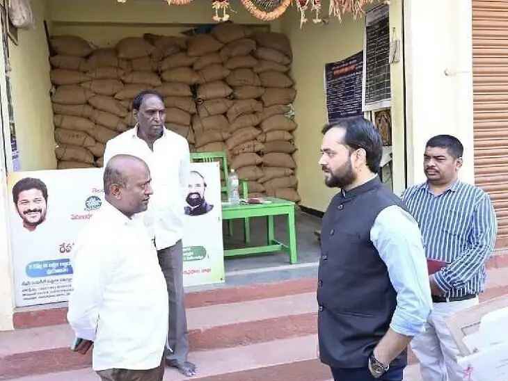 రేషన్ షాప్‌ను పరిశీలించిన కలెక్టర్