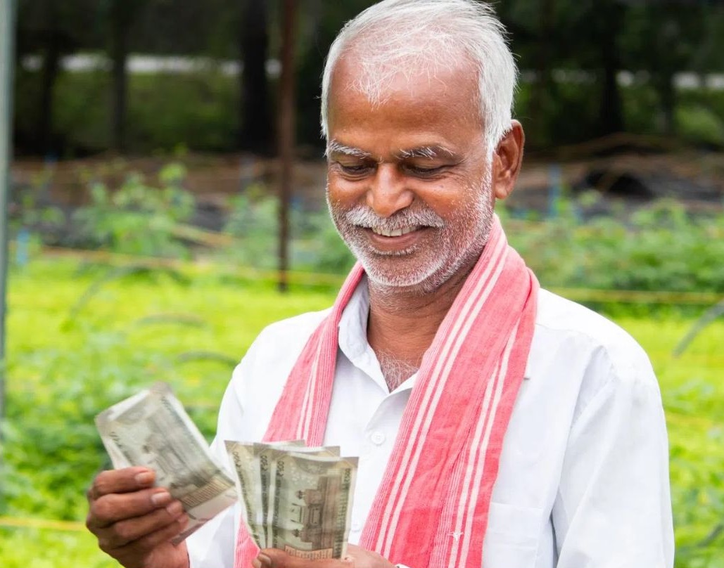 BREAKING: అకౌంట్లలో నగదు జమ