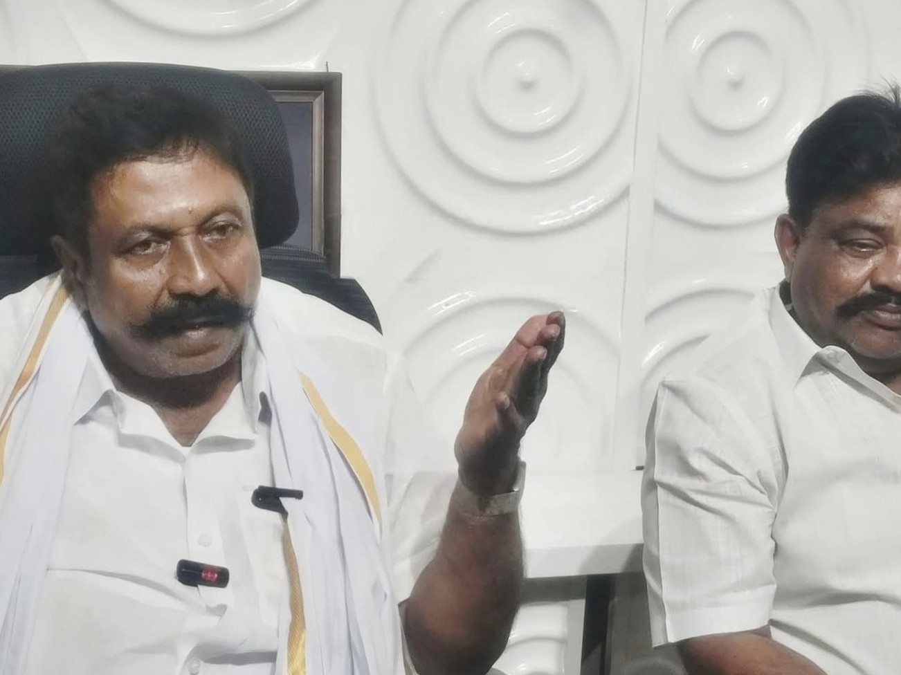 ఎమ్మెల్యేకి మాజీ ఎమ్మెల్యే సవాల్..!