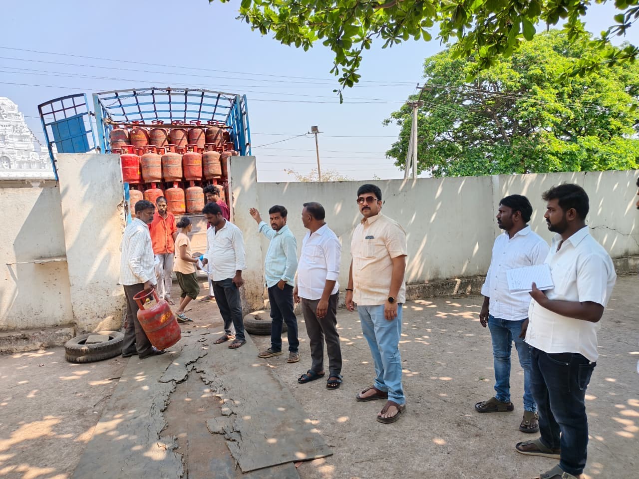 ఈ మండలంలో గ్యాస్ కొరత లేదు: MRO