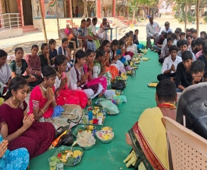 పదో తరగతి పరీక్షల ముందు సరస్వతి పూజలు