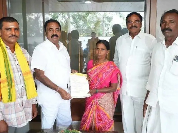 ప్రమాద బీమా చెక్కు అందజేసిన కావలి ఎమ్మెల్యే