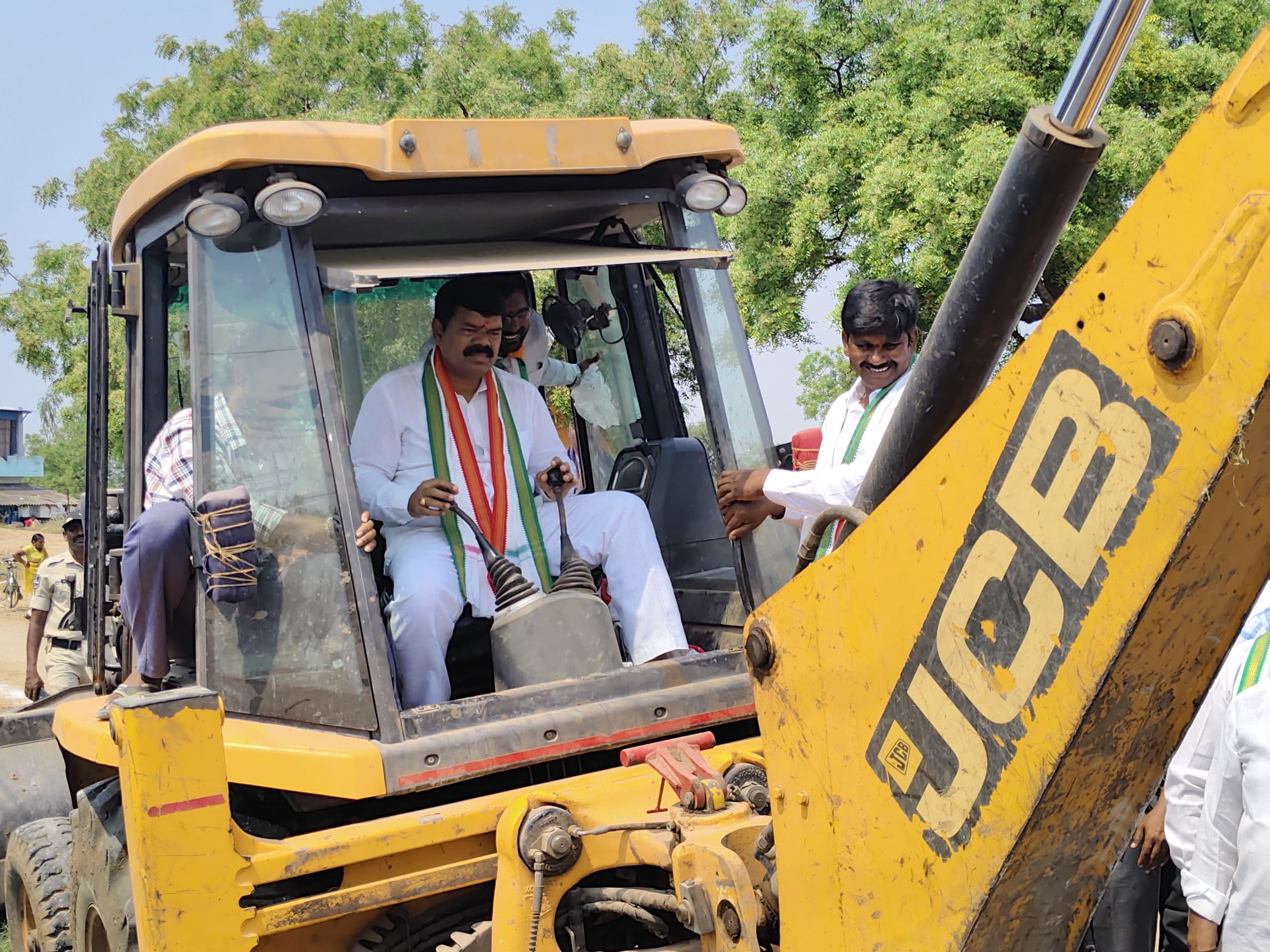 JCB ద్వారా మట్టి త్రవ్వి శంకుస్థాపన చేసిన ఎమ్మెల్యే