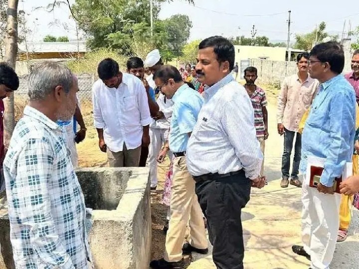 మల్లెబోయినపల్లిలో అడిషనల్ కలెక్టర్ పర్యటన