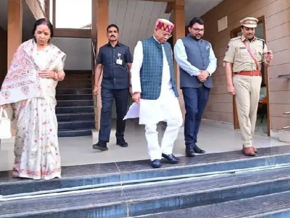 గవర్నర్ దంపతులకు కలెక్టర్ ఘన స్వాగతం