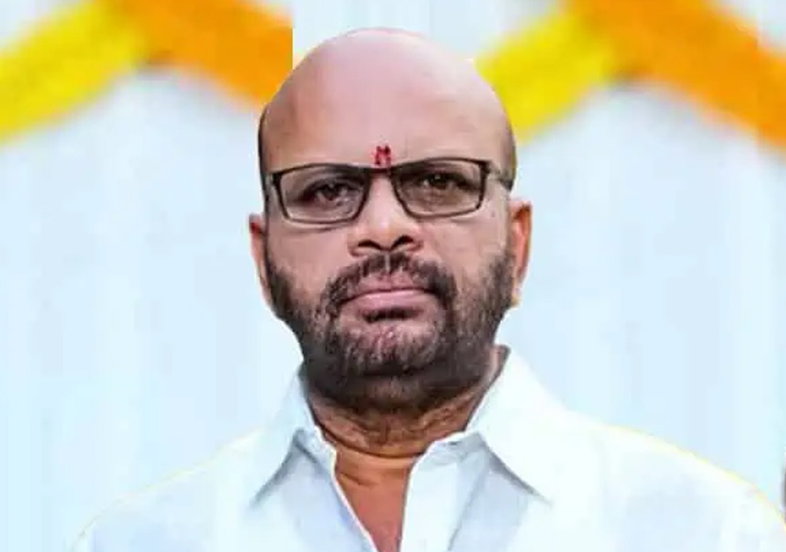 అధికారులపై పిఠాపురం మాజీ ఎమ్మెల్యే ఆగ్రహం