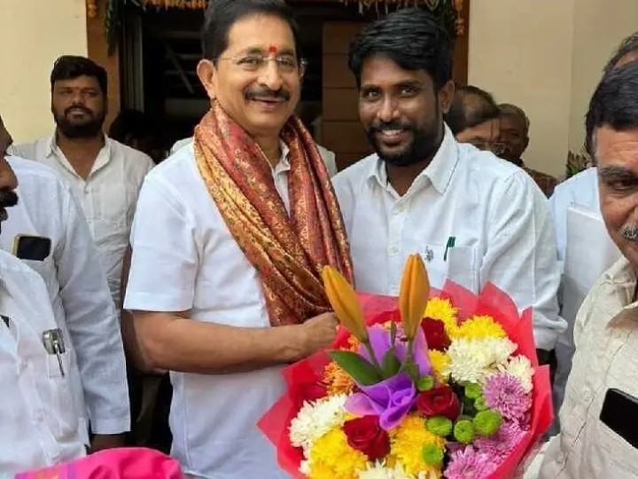 రాజ్యసభ సభ్యుడిని కలిసిన గ్రంథాలయ ఛైర్మన్