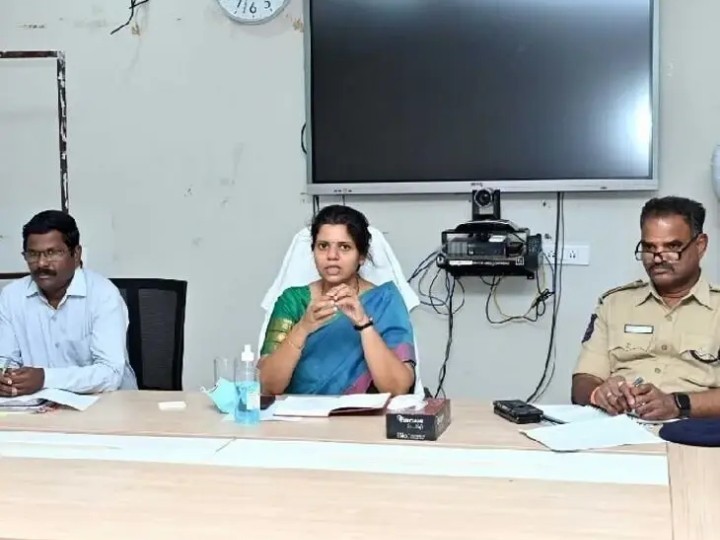 కృత్రిమ కొరతను సృష్టిస్తే కఠిన చర్యలు: కలెక్టర్