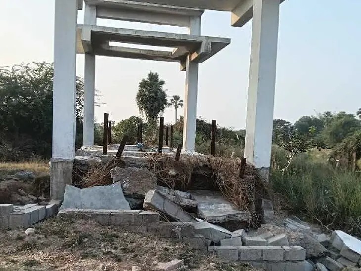 నాణ్యత లోపంతో అధ్వానంగా మారిన వైకుంఠధామం