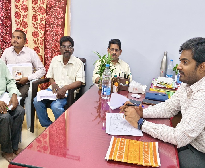 రీ- సర్వే పనుల్లో వేగం పెంచాలి: జాయింట్ కలెక్టర్