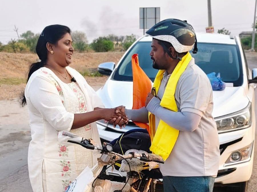 మహిళా భద్రత కోసం మంజునాథ్ సైకిల్ యాత్ర