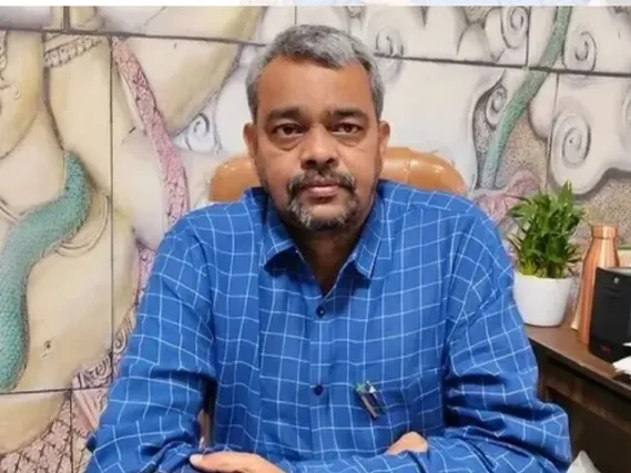 ఆత్మవిశ్వాసంతో పరీక్షలు రాయాలి: డీఈవో