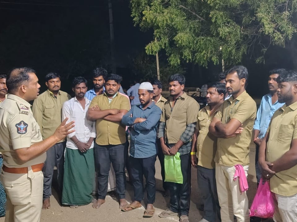 ఆటో డ్రైవర్లకు ఎస్ఐ కౌన్సెలింగ్