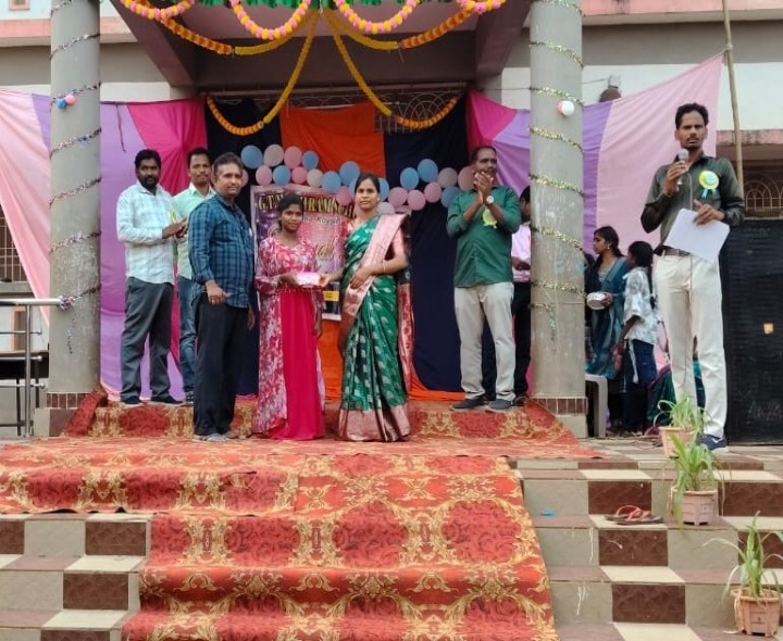 ఆశ్రమ పాఠశాలలో వార్షికోత్సవ వేడుకలు