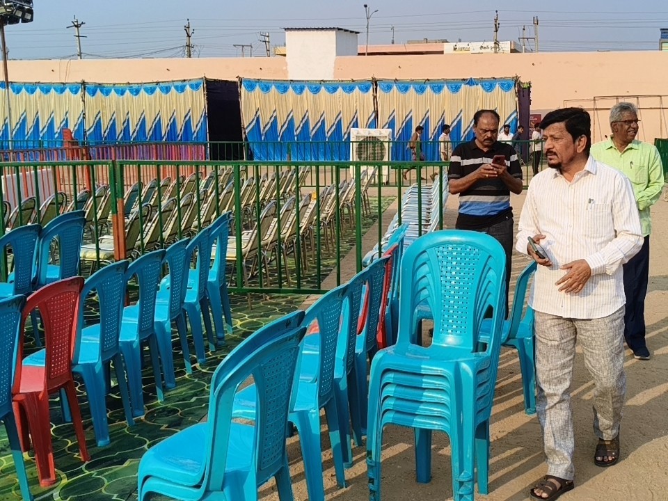 గుత్తి కోట ఉత్సవాల ఏర్పాట్ల పనులు పరిశీలన