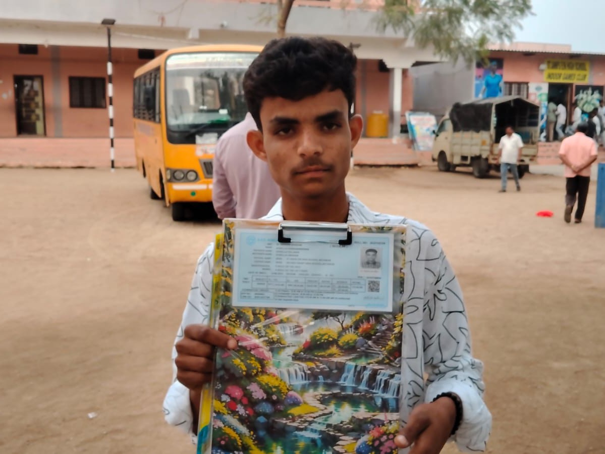 తండ్రి మరణాన్ని గుండెల్లో దాచుకుని పరీక్షకు హాజరు