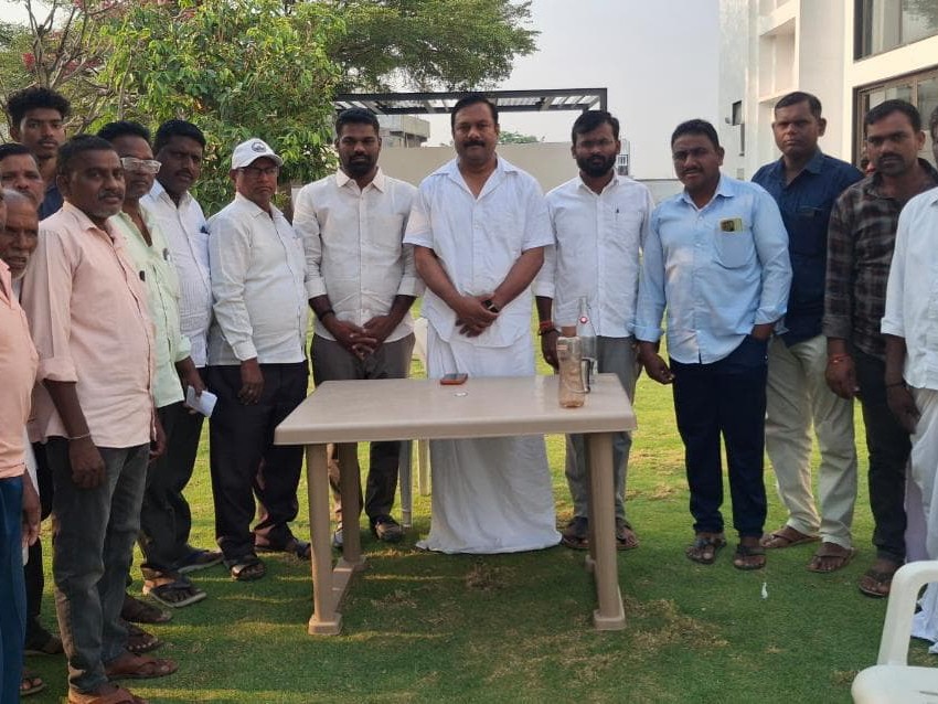 ఎమ్మెల్యేను కలిసిన జామ్ గ్రామస్తులు