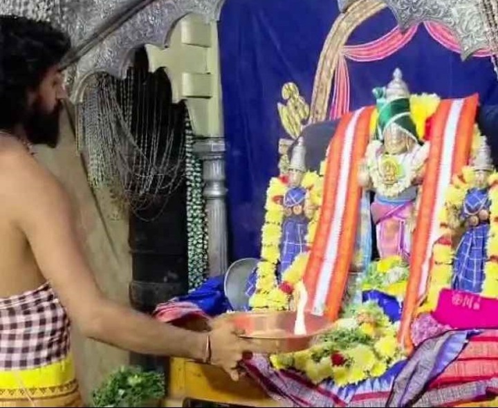 లక్ష్మీనరసింహస్వామి ఆలయంలో సహస్రనామార్చన