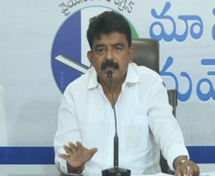 పోలీసులతో పేర్ని నాని వాగ్వాదం