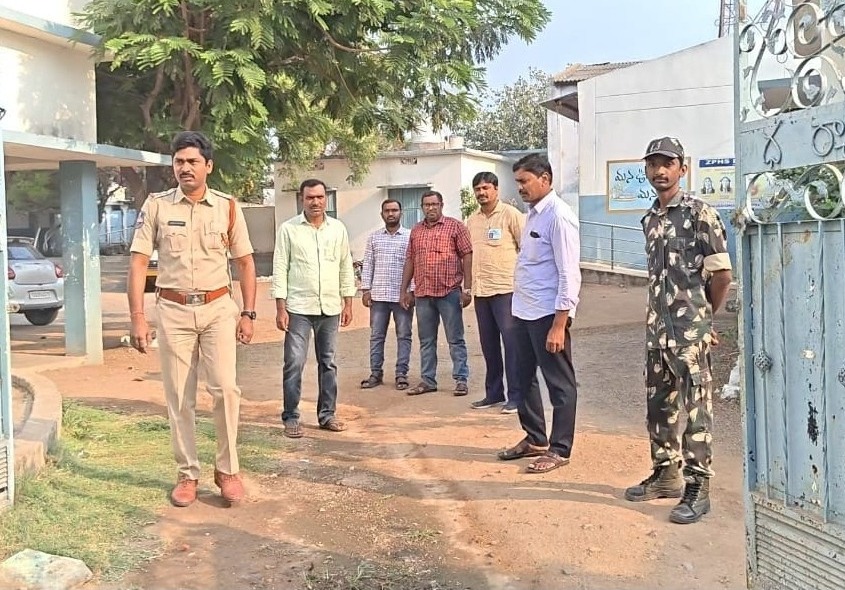 పరీక్షా కేంద్రాల వద్ద భద్రతా ఏర్పాట్ల పరిశీలన