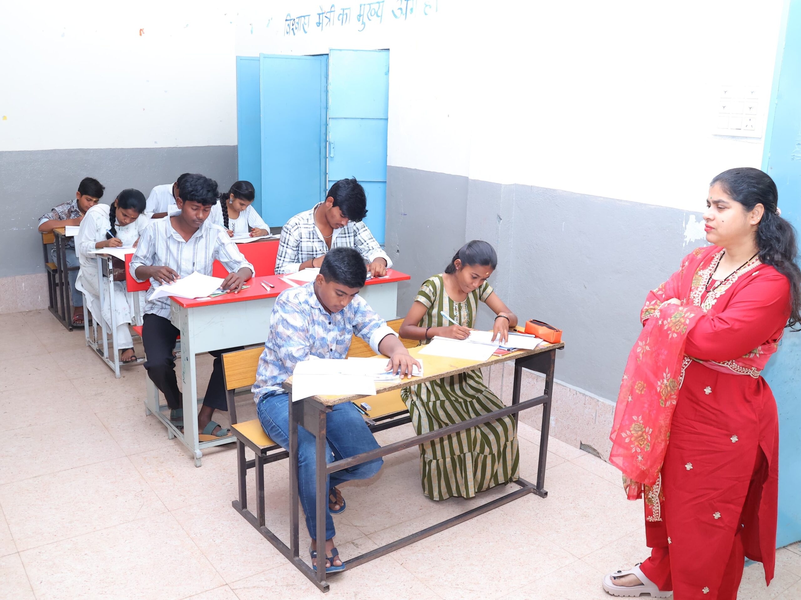 పరీక్ష కేంద్రాన్ని ఆకస్మికంగా తనిఖీ చేసిన కలెక్టర్