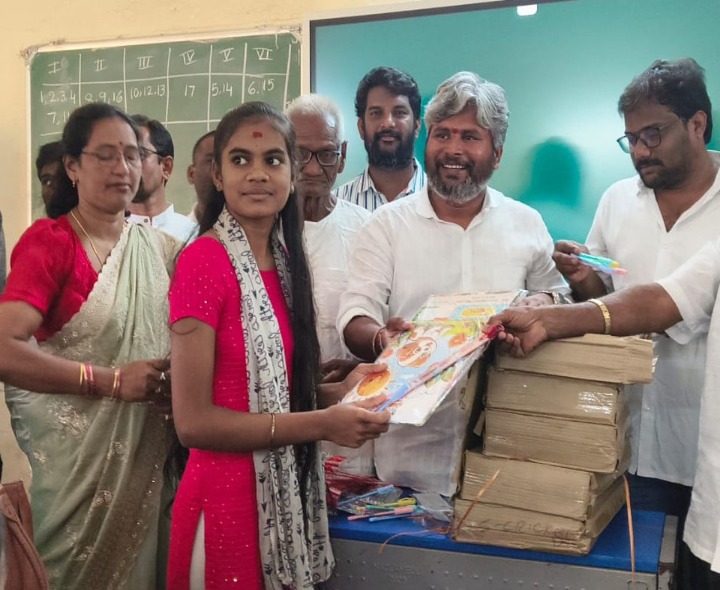 టెన్త్ విద్యార్థులకు పరీక్ష కిట్లు అందజేత