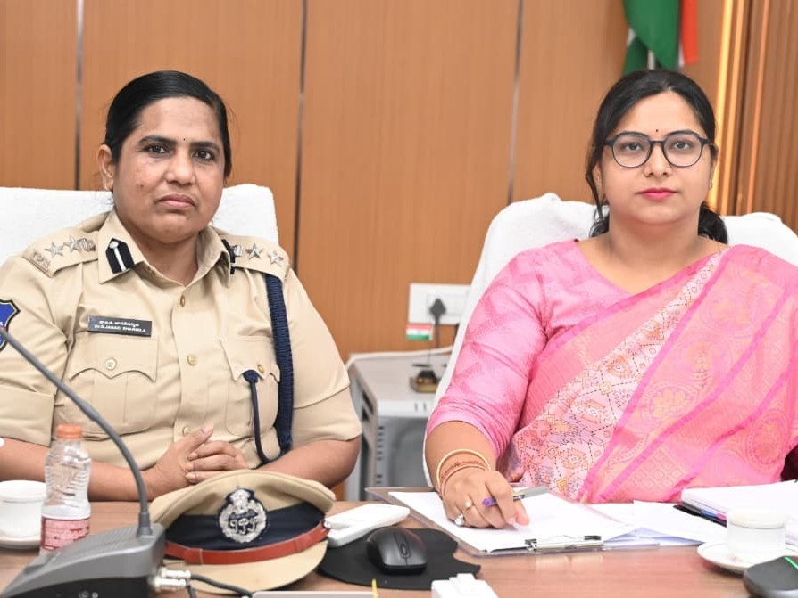 గ్యాస్, సాగునీటిపై మంత్రి ఉత్తమ్ సమీక్ష