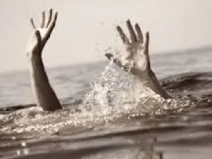 విషాద ఘటన.. ఇద్దరు పిల్లలతో తల్లి ఆత్మహత్య